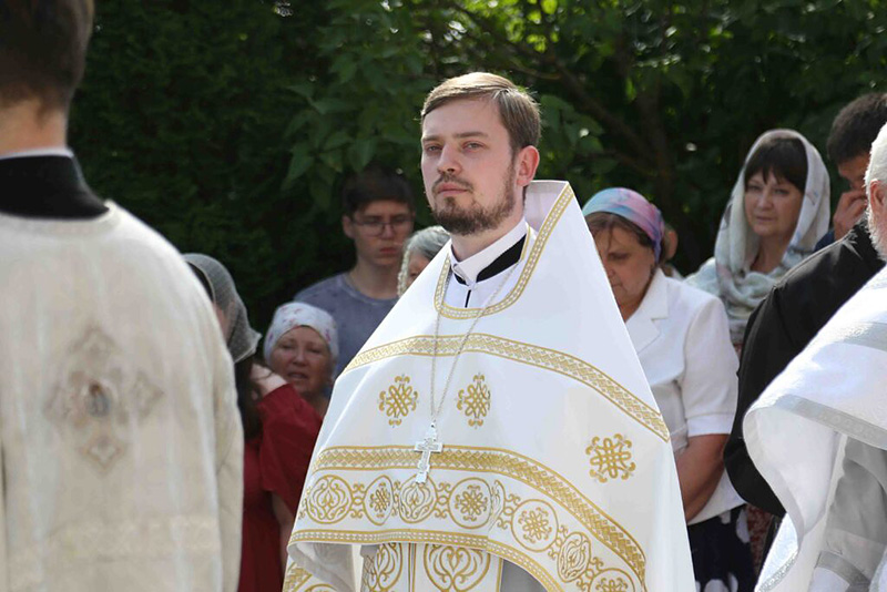 С 10 лет хотел стать священником