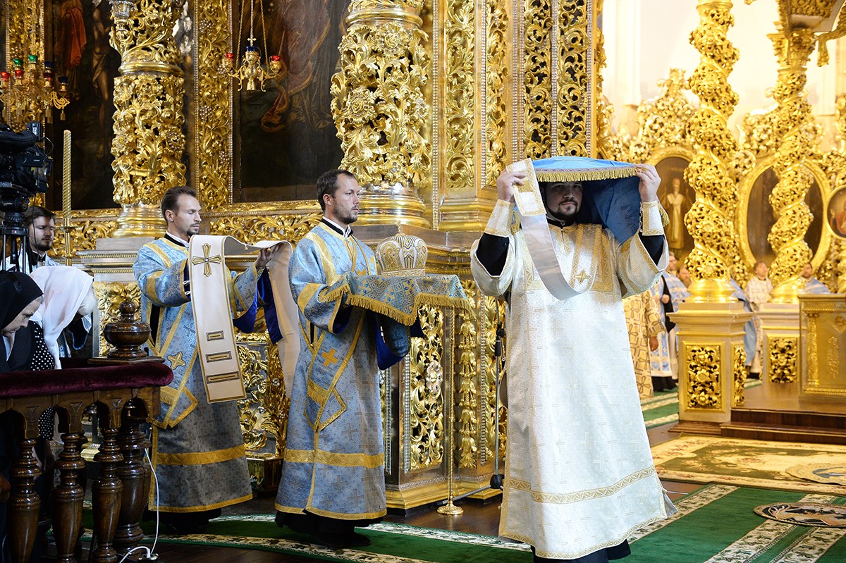 Армейский священник