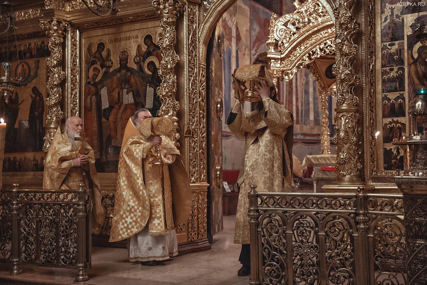 Вход на богослужении – Азбука веры 1w7a1309.jpg web – Вход на богослужении