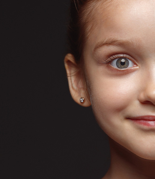 Когда прокалывать уши ребенку?