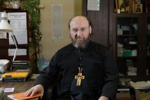 Можно ли отдавать родственника с деменцией в пансионат? Отвечают православные священники - Азбука веры Игумен Иона Займовский