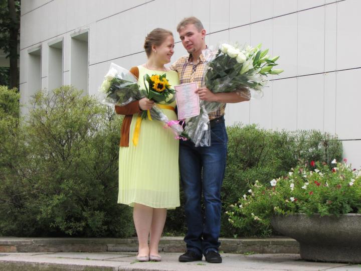 203. И с тех пор мы не отпускаем руки друг друга